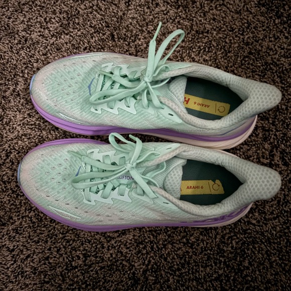 Hoka Arahi 6 Size 8 B - Picture 2 of 3